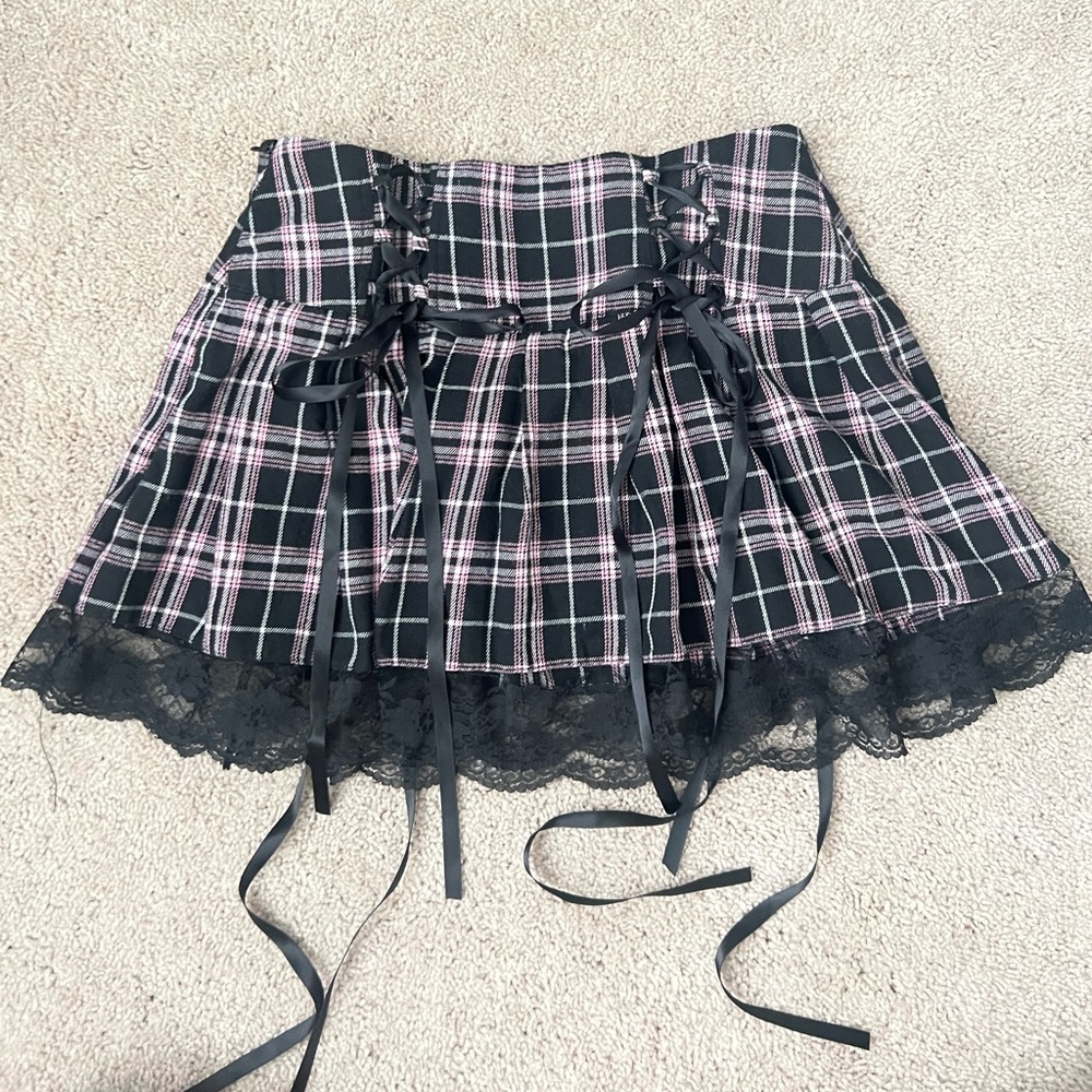 Small Pleated Lace Skirt